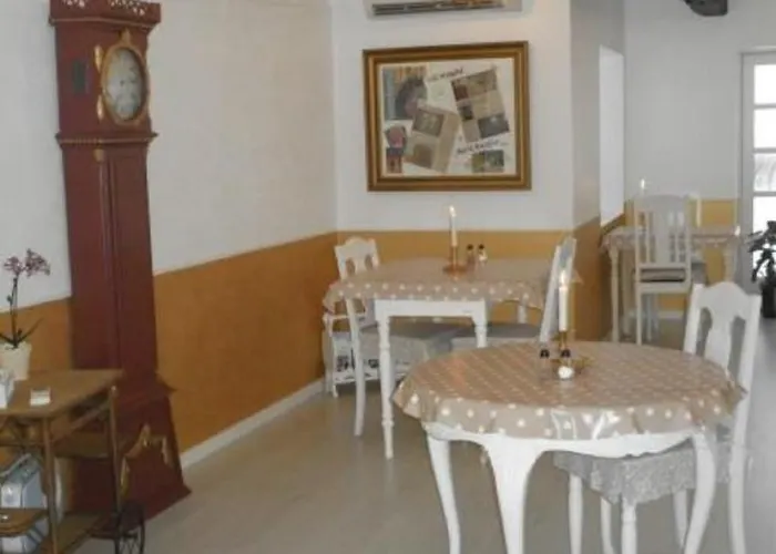 Myregaard And Bed & Breakfast Snogebæk